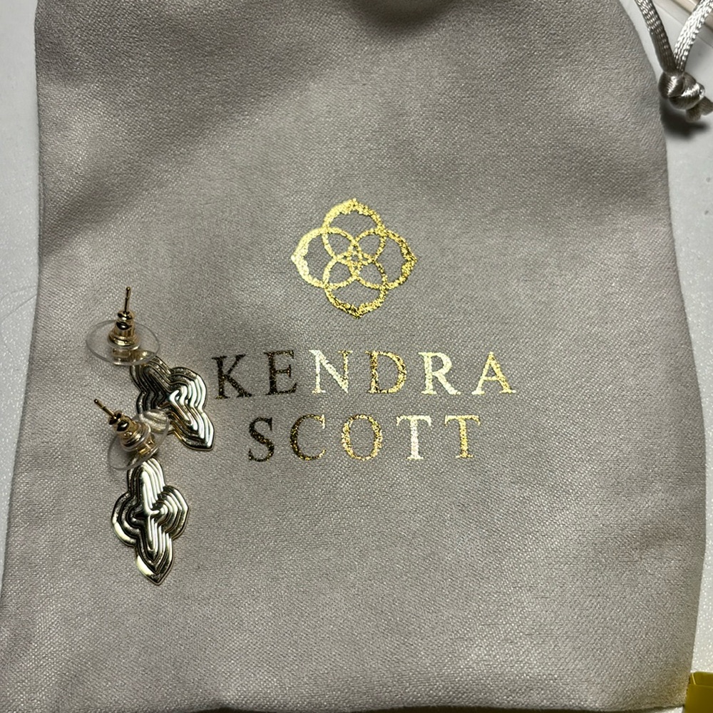 Gold Kendra Scott earrings. Wore one time.